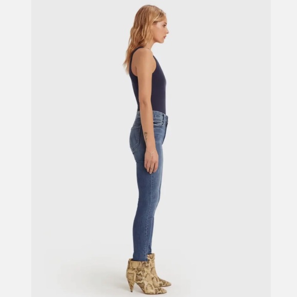 MOTHER The Looker Skinny Jeans in Groovin - Picture 13 of 13